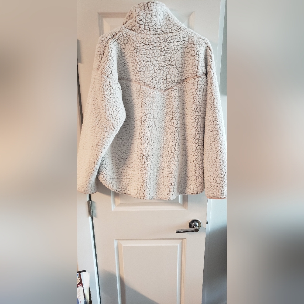 Women's Cream Sherpa Jacket. Front Zipper Size XL. NWOT. So Soft!